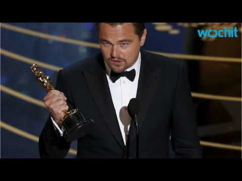 VIDEO : Vaping Leonardo DiCaprio Celebrates His Oscars Win