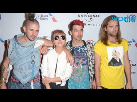 VIDEO : DNCE Gave Rihanna's 'Work' a Slightly More Office-appropriate Music Video