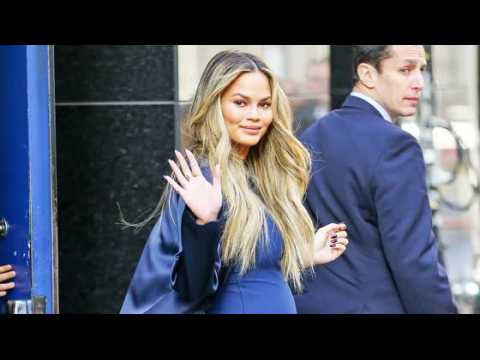 VIDEO : Chrissy Teigen Consulted President Barack Obama About Baby Names
