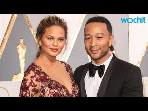 VIDEO : What is Chrissy Teigen Doing About Her Stretch Marks?