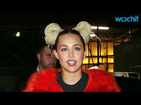 VIDEO : Miley Cyrus Criticized for Picture of 'Fuller House' Actress