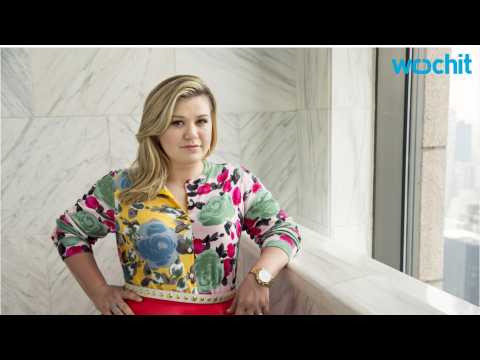 VIDEO : Kelly Clarkson Actually Requested to Work With Dr. Luke