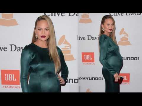 VIDEO : Chrissy Teigen Shows Baby Bump in Form Fitting Dress