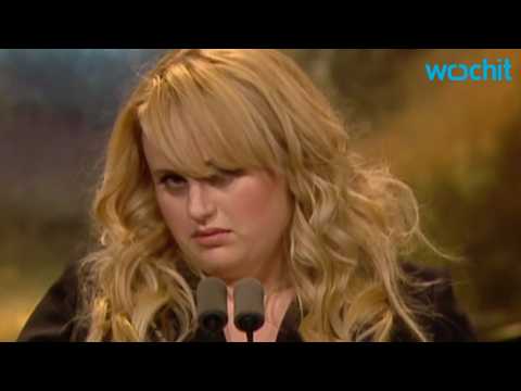 VIDEO : Rebel Wilson Flirts With Idris Alba While Presenting an Award at the BAFTAs