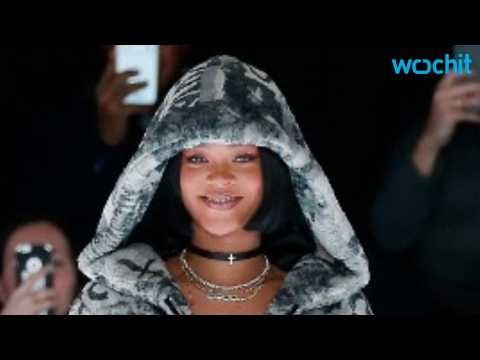 VIDEO : Rihanna Debuts New Line at NYFW