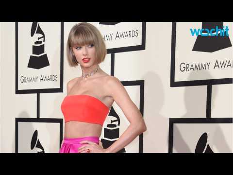 VIDEO : What Does Taylor Swift's Grammy Outfit Resemble?
