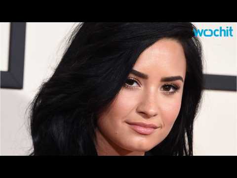 VIDEO : Demi Lovato Makes Her Well-Deserved Grammy Awards Debut