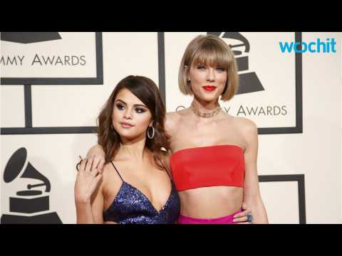 VIDEO : Taylor Swift & Selena Gomez React to Grammy Win