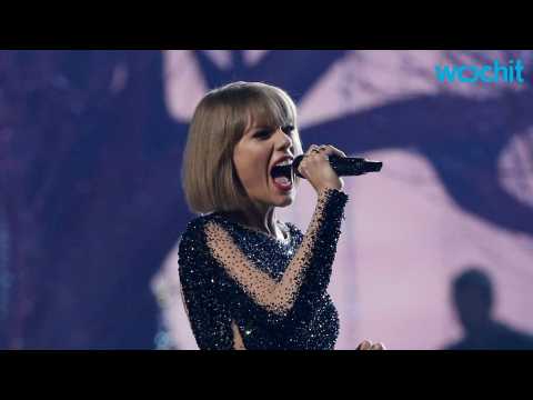 VIDEO : Taylor Swift?s Dramatic Open For The 2016 Grammy Awards