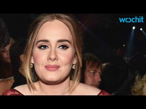 VIDEO : All Adele Asks Is That The Sound Man Do His Job