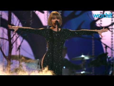 VIDEO : Taylor Swift Lights Up Grammys Night, 1989 Wins Best Pop Albulm
