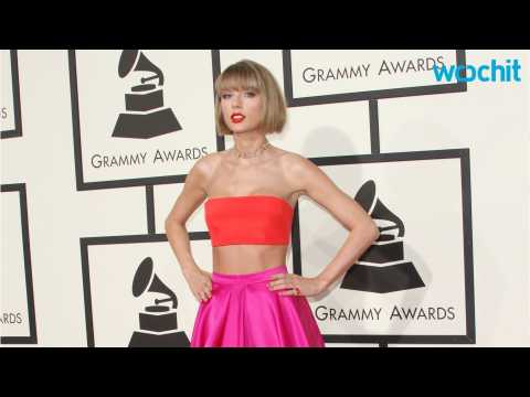 VIDEO : Taylor Swift's Grammy's Red Carpet Bob Inspired By Anna Wintour?
