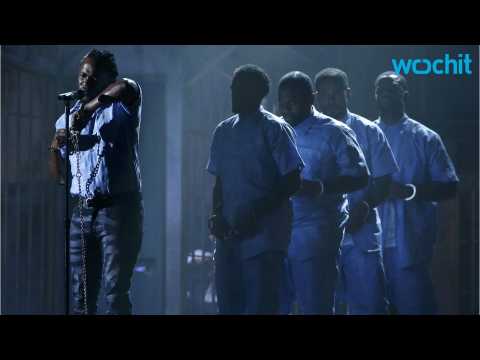 VIDEO : Kendrick Lamar Debuts New Song in Controversial Grammy Performance