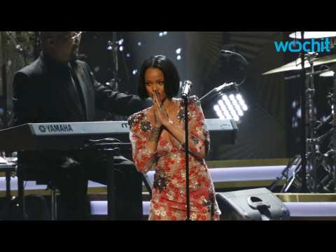 VIDEO : Rihanna Backs Out of 2016 Grammys Performance