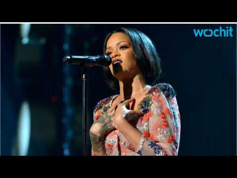 VIDEO : Rihanna Had Planned '80s Talk Show Grammy Performance