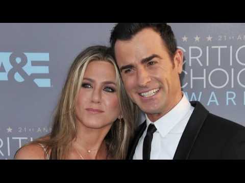VIDEO : Jennifer Aniston Dishes on Husband Justin Theroux After 8 Months of Marriage