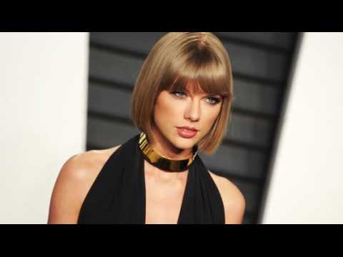 VIDEO : Taylor Swift Reveals What Movie Makes Her Cry