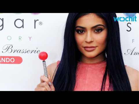 VIDEO : Kylie Jenner Looks Sweet At Sugar Factory's Grand Opening In Orlando