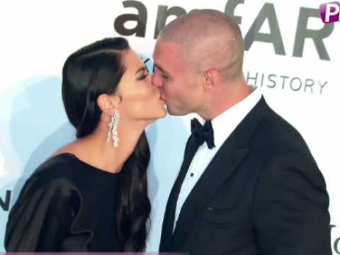 VIDEO : Adriana Lima : In love  la soire l?amfAR's , elle l?embrasse devant tout le monde ...