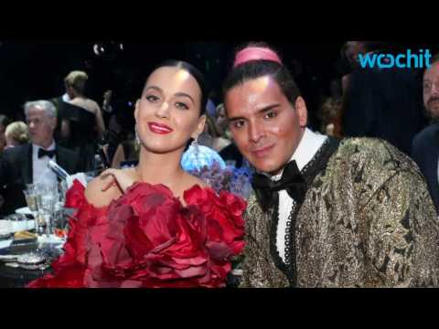 VIDEO : Katy Perry & Orlando Bloom Sang Happy Bday To Friend