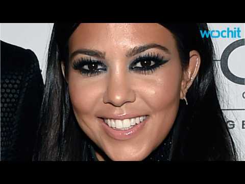 VIDEO : Kourtney Kardashian Shows Off Abs At Las Vegas Casino