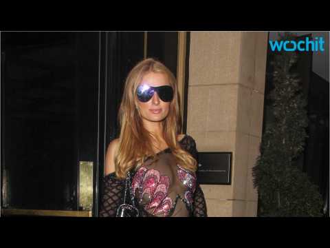 VIDEO : Paris Hilton Wears a Daring Dress Exposing A Wardrobe Malfunction