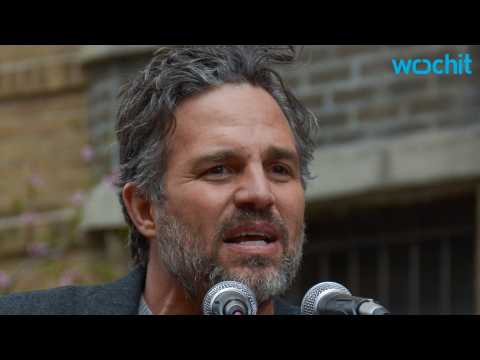 VIDEO : Mark Ruffalo Was Rescued After Being Stuck in an Elevator
