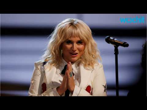 VIDEO : Amid Legal Battle With Dr. Luke Kesha Makes First Performance at the 2016 Billboard Music Aw