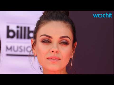 VIDEO : Mila Kunis' Flawless Purple Smoky Eye