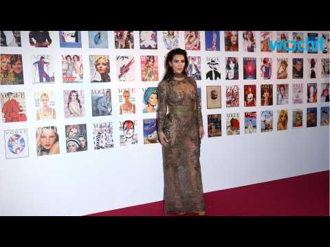 VIDEO : Kim Kardashian Captivate On The Red Carpet