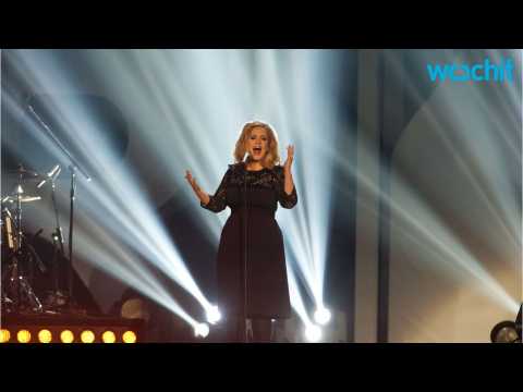 VIDEO : Adele Calls Out Fan Using Camera Recording Her Show