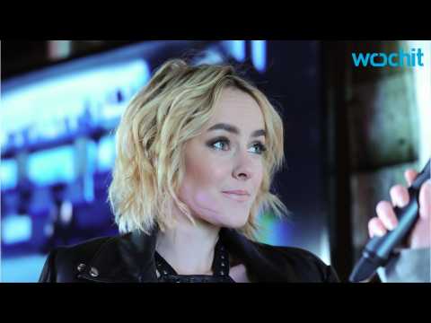 VIDEO : Hunger Games Star Jena Malone Gives Birth to First Child