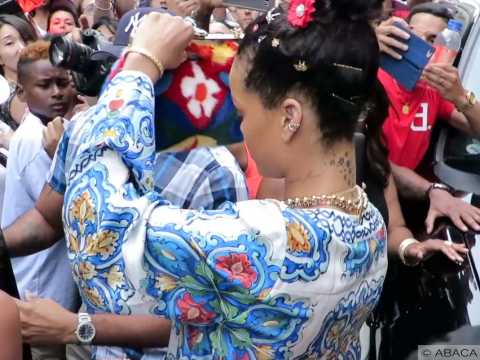 VIDEO : Rihanna: sa journée de geisha a crée une émeute !