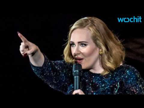VIDEO : Adele Says to a Fan Filming Her: 