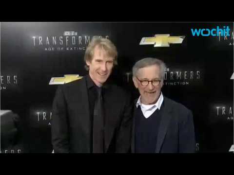 VIDEO : Michael Bay Not Concerned with Chauvinist Reputation