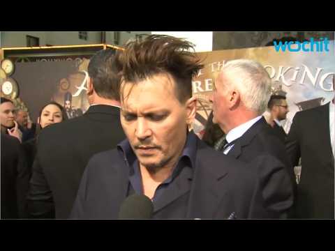 VIDEO : Johnny Depp A Wreck Amid Divorce & Abuse Allegations
