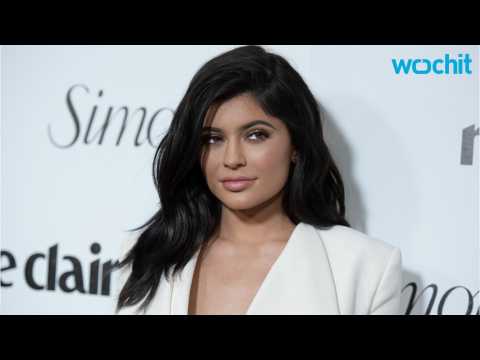 VIDEO : So What Does Kylie Jenner Looks Like Without Makeup?