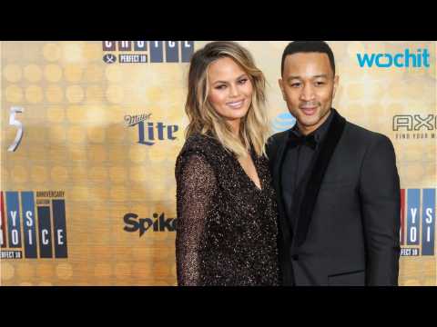 VIDEO : Chrissy Teigen and John Legend Get Into a Twitter Fight With Piers Morgan?