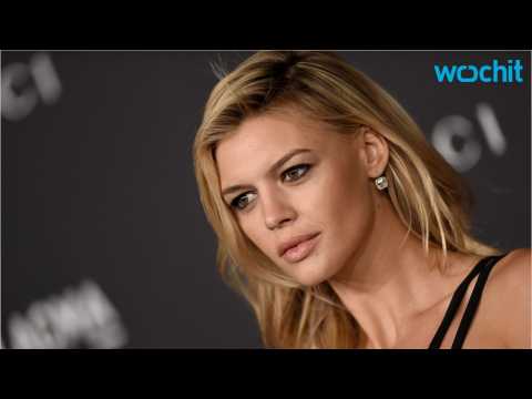 VIDEO : Baywatch Actress Kelly Rohrbach Says Fitting Into Her Swimsuit Was Hard Work