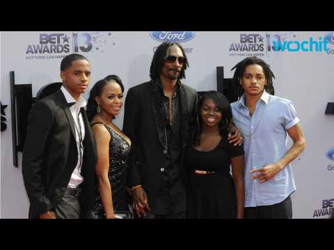 VIDEO : Snoop Dogg and Wife Celebrate 19th Wedding Anniversary