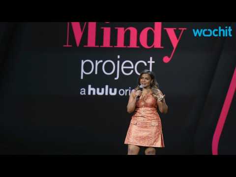 VIDEO : Mindy Kaling Signs Multi-Year Deal With Universal TV