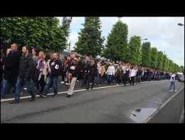 Plus de 2.000 personnes rendent hommage aux deux policiers tués