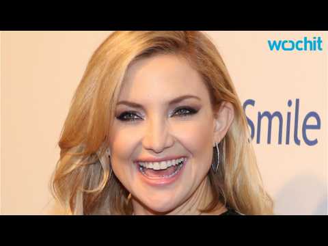 VIDEO : Kate Hudson Takes a Little Break From Working to Visit Niagara Falls