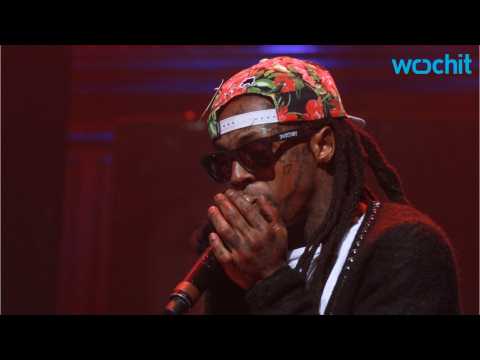 VIDEO : Lil Wayne performs for first time since seizures