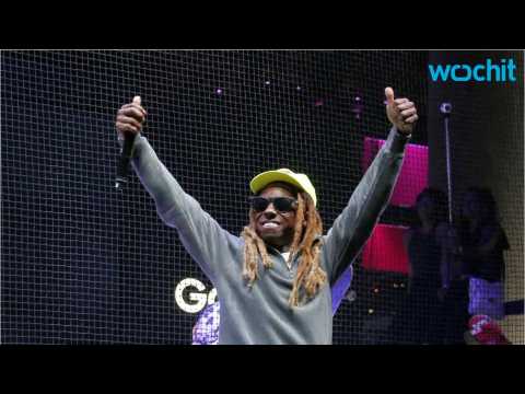 VIDEO : Lil Wayne Performs After Suffering Seizures