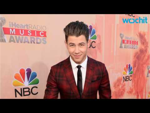 VIDEO : Nick Jonas Utilizes the Wrist-Grab To Coverup His Excitement