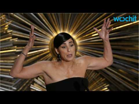 VIDEO : Comedian Sarah Silverman Recovers After Being Placed In The ICU