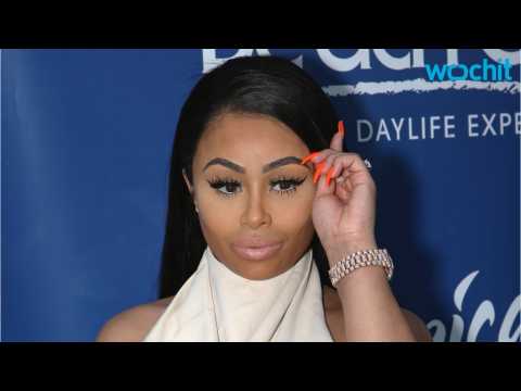 VIDEO : Blac Chyna Shows off Curves During Pregnancy