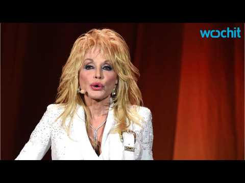 VIDEO : Dolly Parton Unveils New Album Cover Art