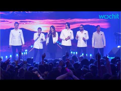 VIDEO : Meghan Trainor Performs with the Backstreet Boys